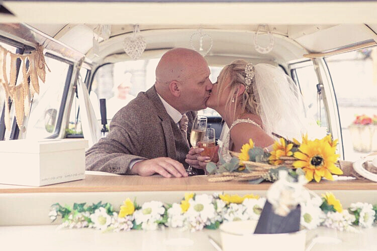 How to Choose the Perfect Transport for Your Wedding